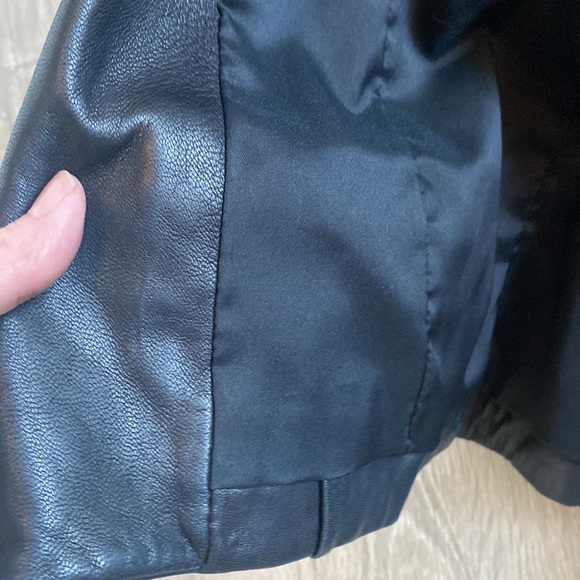 Italy Donna Karan Collection black lambskin leather blazer. - Picture 12 of 13